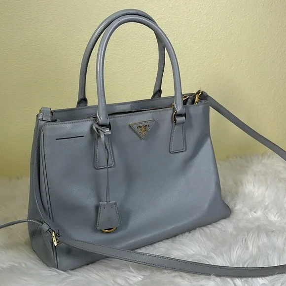 💯Authentic Prada Safiano Leather Handbag🍀
